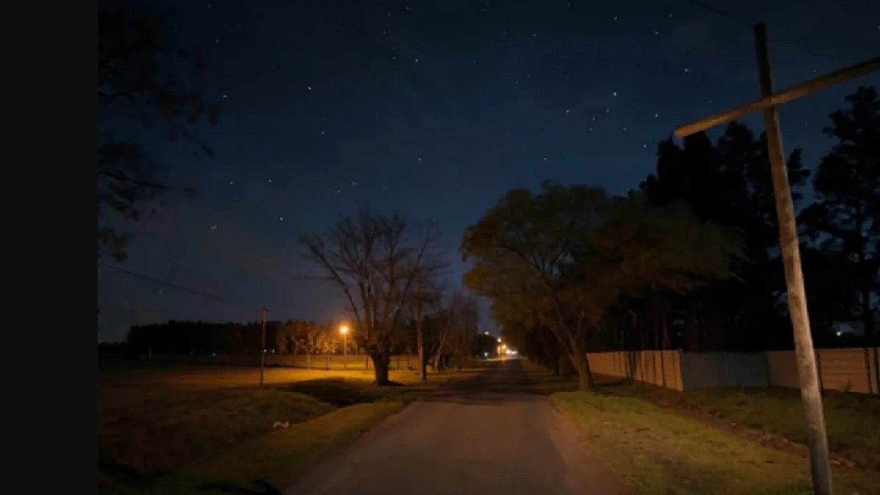 Escándalo: suspendieron a un policía que fue filmado teniendo sexo frente a un cementerio
