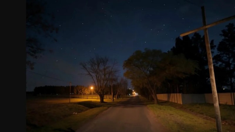 Escándalo: suspendieron a un policía que fue filmado teniendo sexo frente a un cementerio