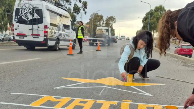 Colocaron la Estrella Amarilla N°14 en memoria de Matías Daniel Miranda en Comodoro Rivadavia