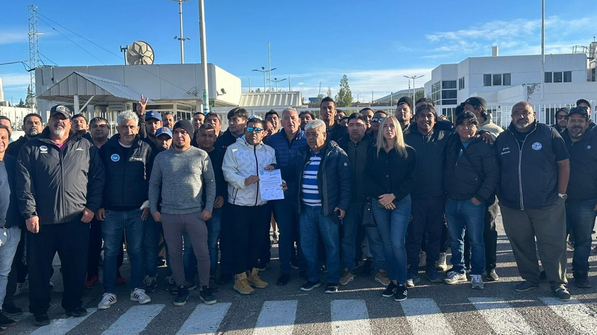 Petroleros intimaron a Pecom Energía a reactivar Manantiales Behr sin despidos