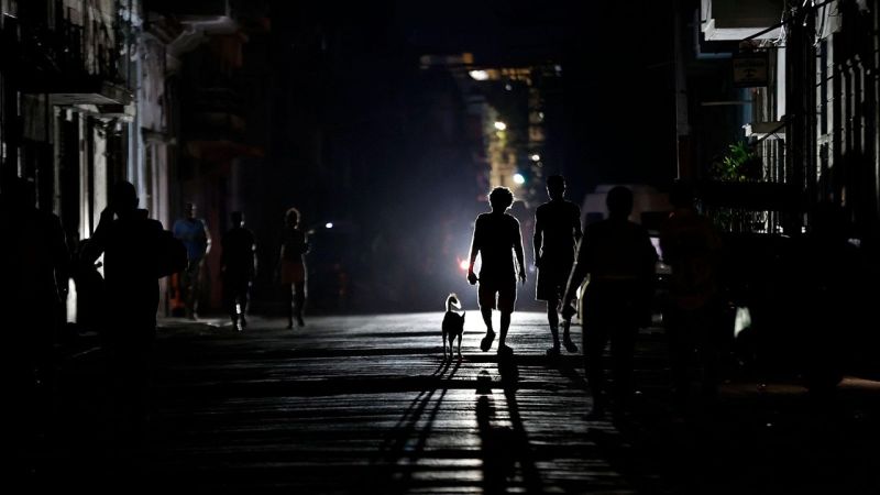 Cuba en la oscuridad total: un nuevo colapso del sistema eléctrico paraliza al país