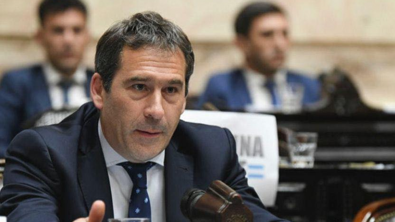 Luque sobre Pecom: "Es una irresponsabilidad que le hayan dado áreas a una empresa que no presentó ni el plan de inversión"