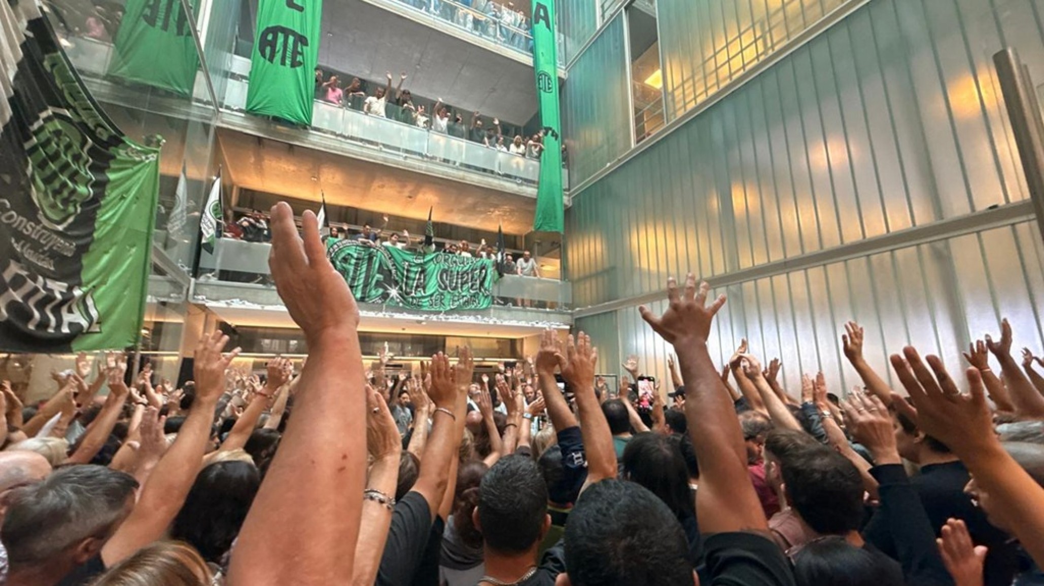 ATE lanza un "paro a la japonesa" en la Superintendencia de Servicios de Salud para frenar despidos y vaciamiento