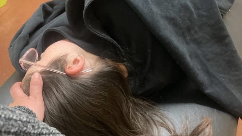 Tiene 14 años, sobrevivió al síndrome urémico hemolítico y lucha por operarse: "Quiero ser una nena normal"