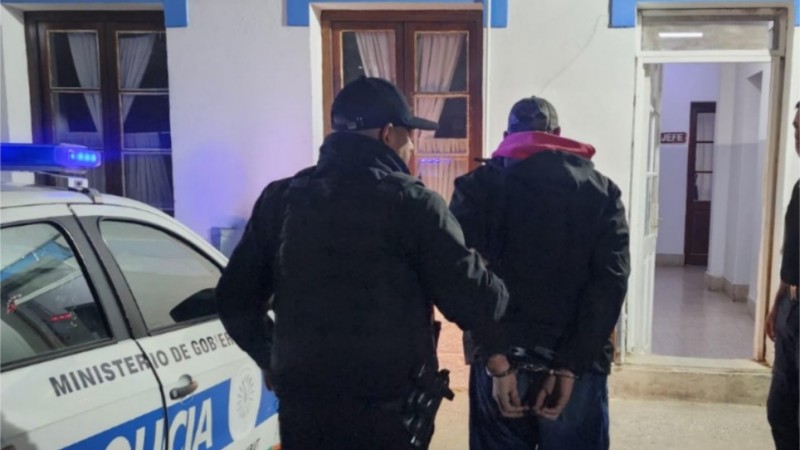 Rompió el vidrio de una camioneta, robó y lo detuvieron tras una persecución en zona norte