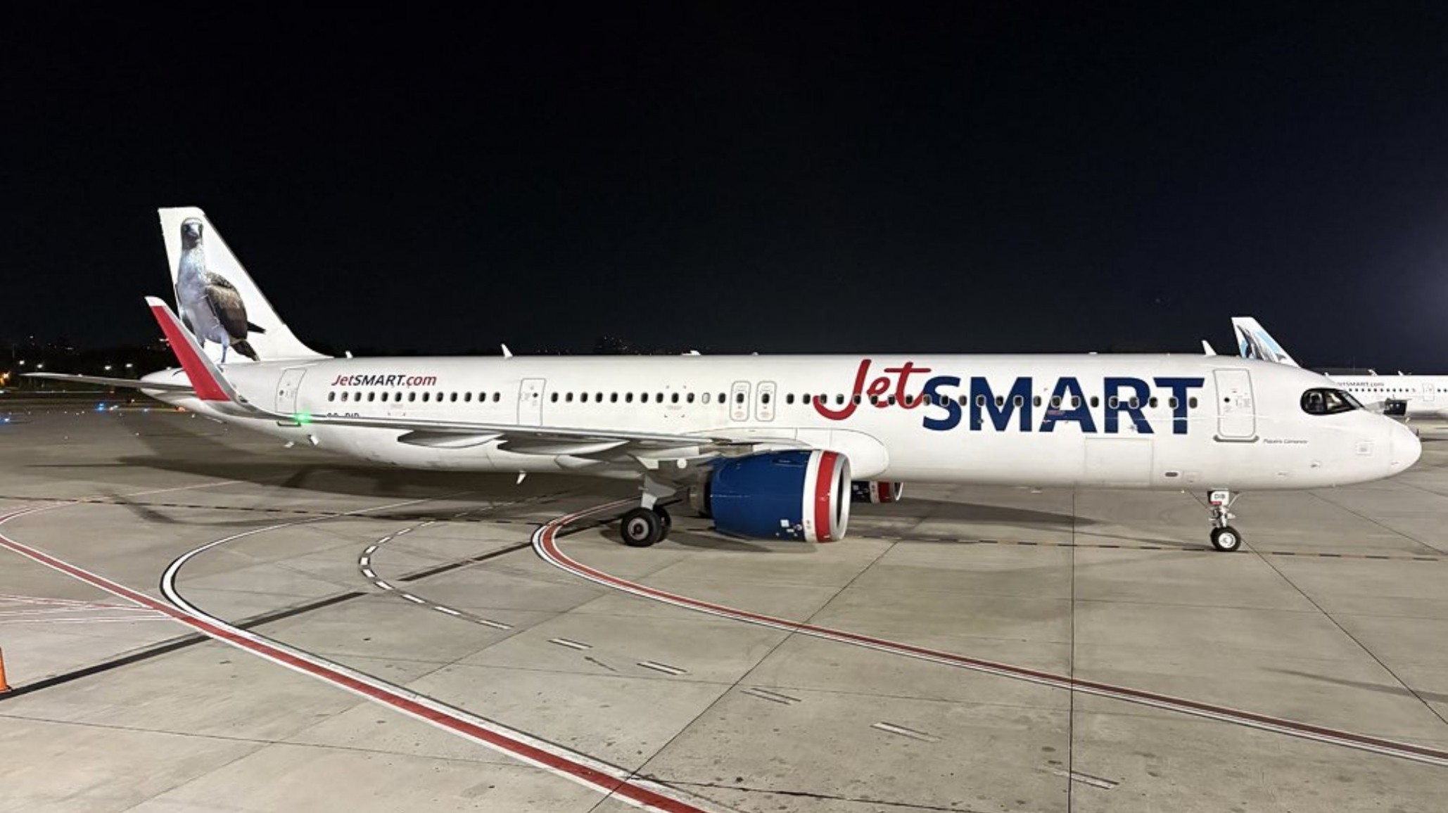Vuelo de JetSMART demoró más de 14 horas entre Buenos Aires y Córdoba por tormentas: desvíos, abortos y espera en Neuquén