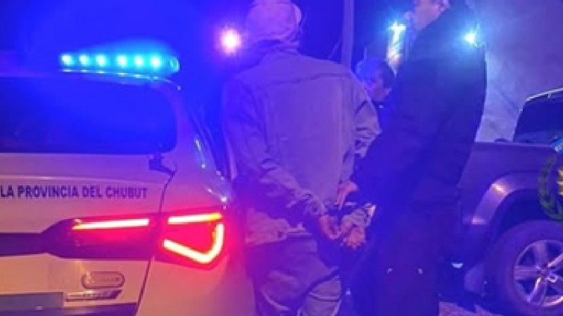 Piñas a la salida de un boliche: uno terminó preso y el otro en el hospital