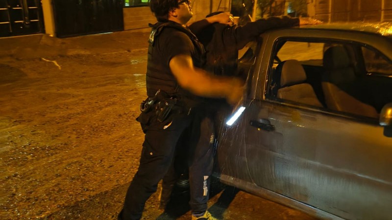 Comodoro: Intentó robar un auto y lo atraparon dentro del vehículo