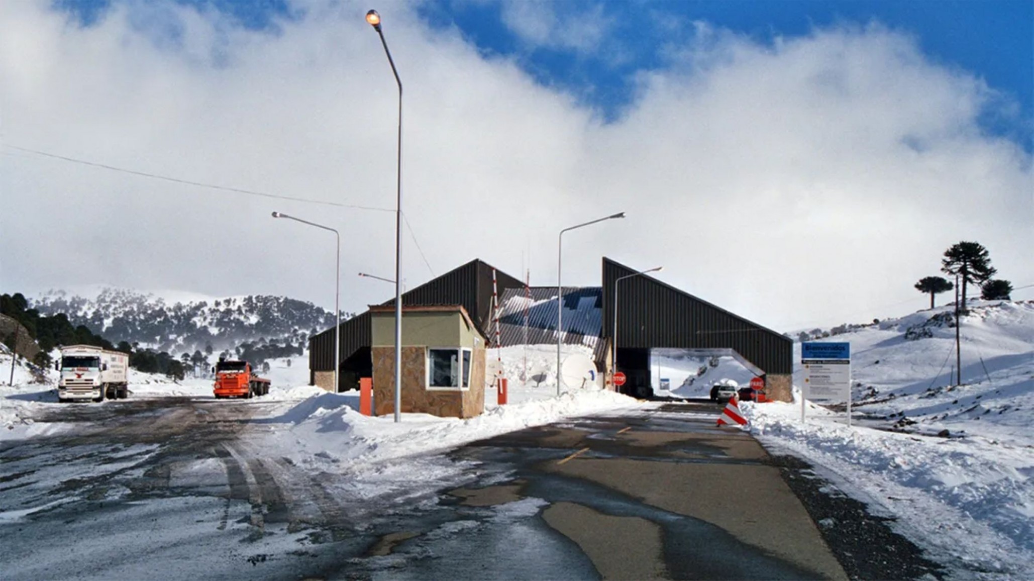 Cerraron un paso fronterizo a Chile por intensas nevadas: complicaciones en pleno fin de semana largo