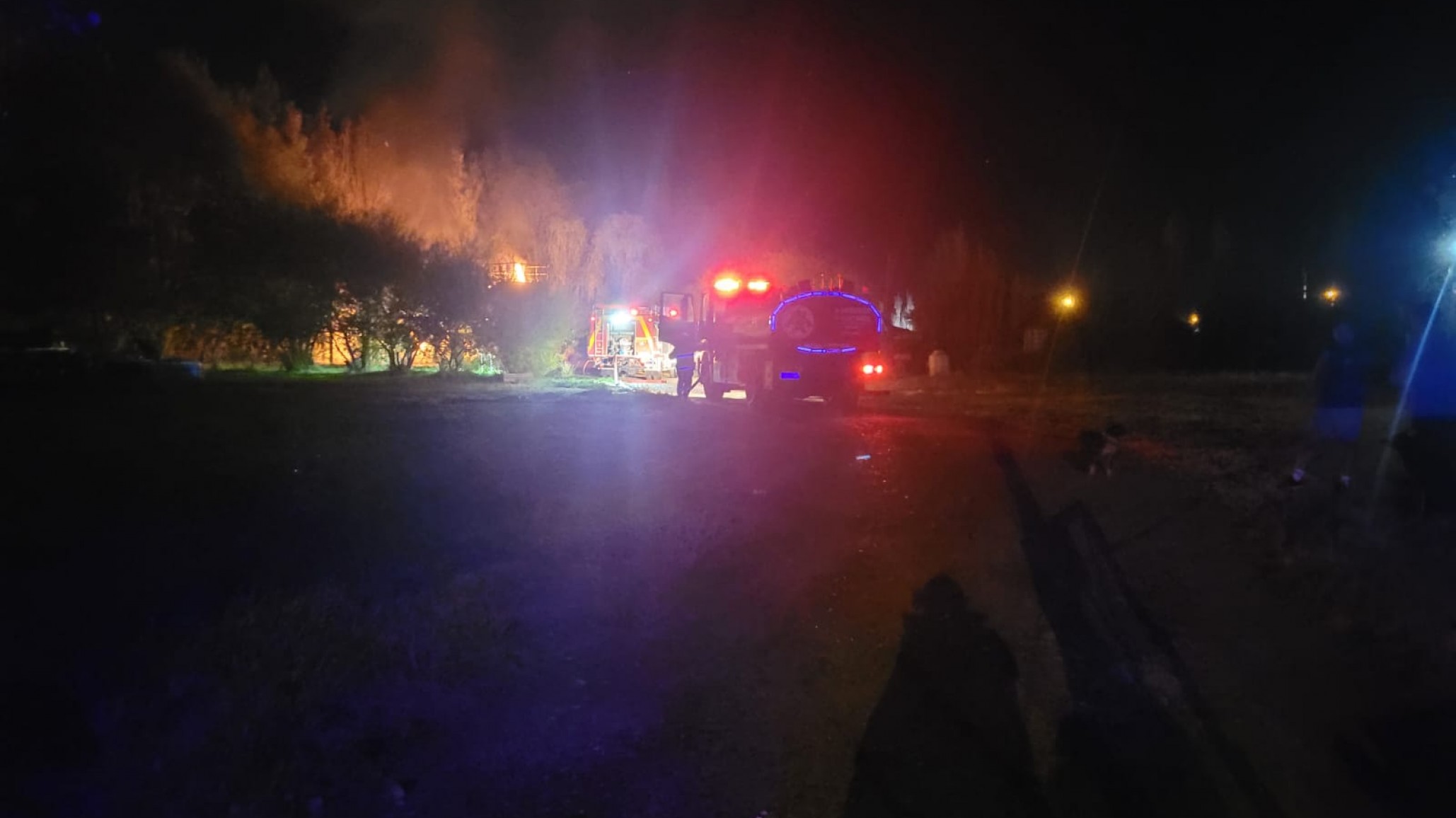 Una casa quedó destruida en Km 17: investigan una salamandra y un criadero de pollos como posible origen del incendio