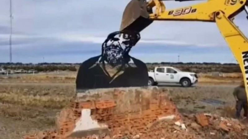 Río Gallegos tendrá un nuevo monumento a Osvaldo Bayer construido con restos del original