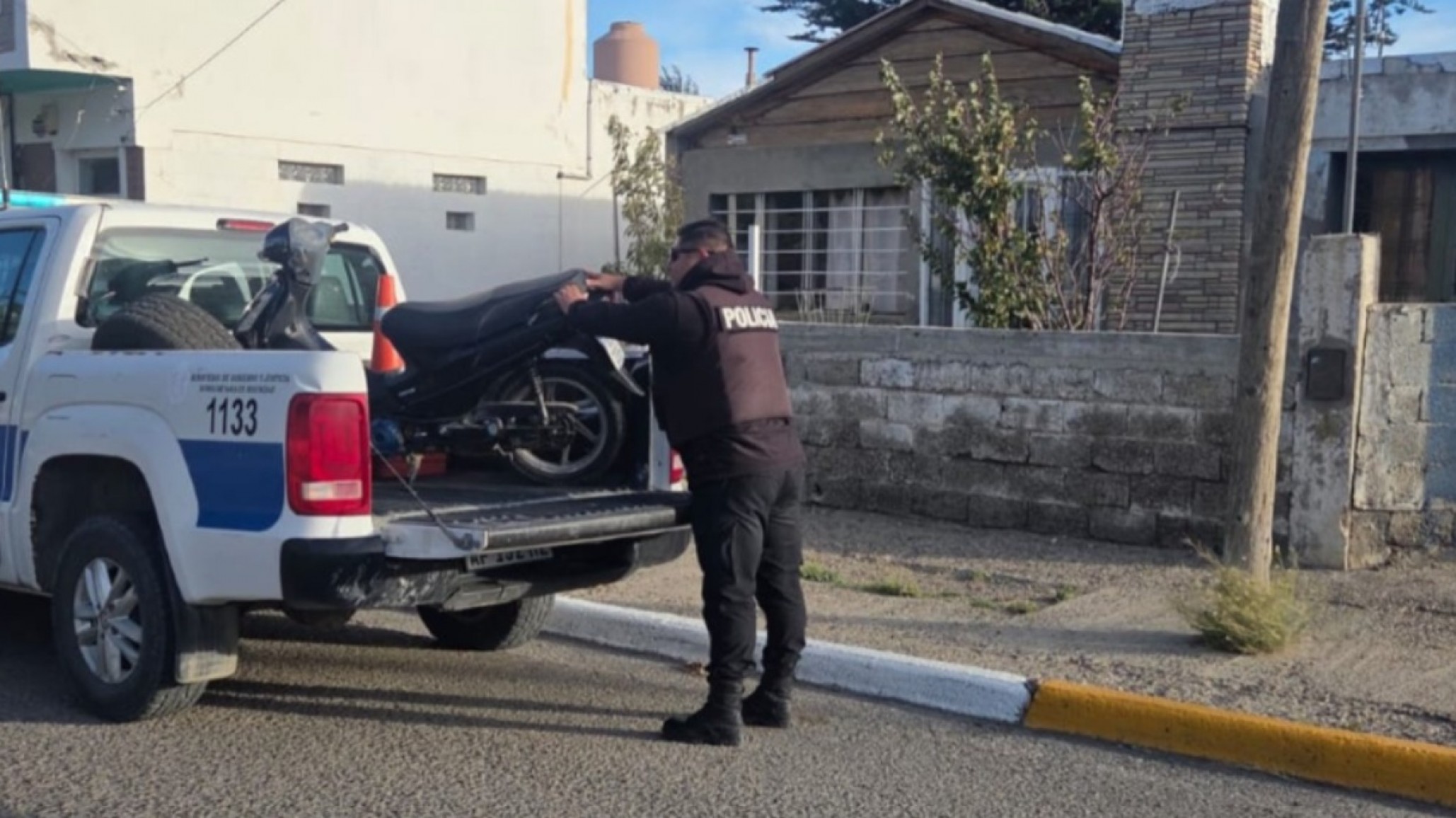 Iba en moto sin documentación y descubrieron que tenía pedido de secuestro