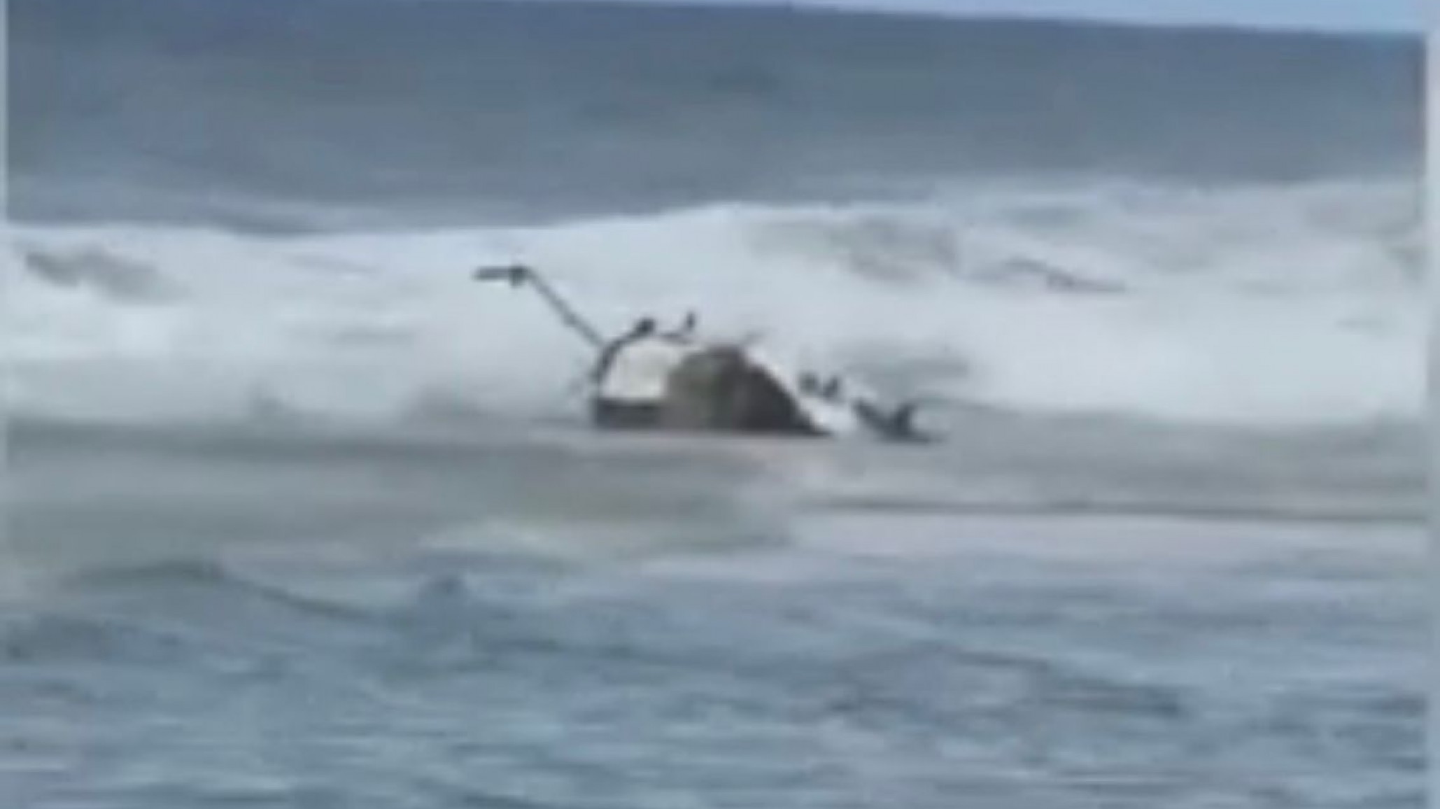 Tragedia en Hawái: cayó un helicóptero turístico y murieron tres personas