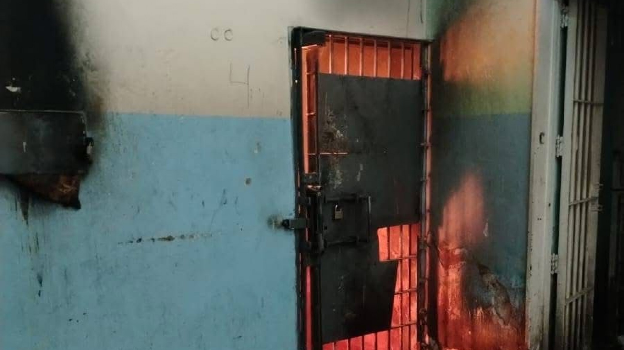 Incendio en la alcaidía de Trelew: tensión y fuerte operativo en el pabellón 4