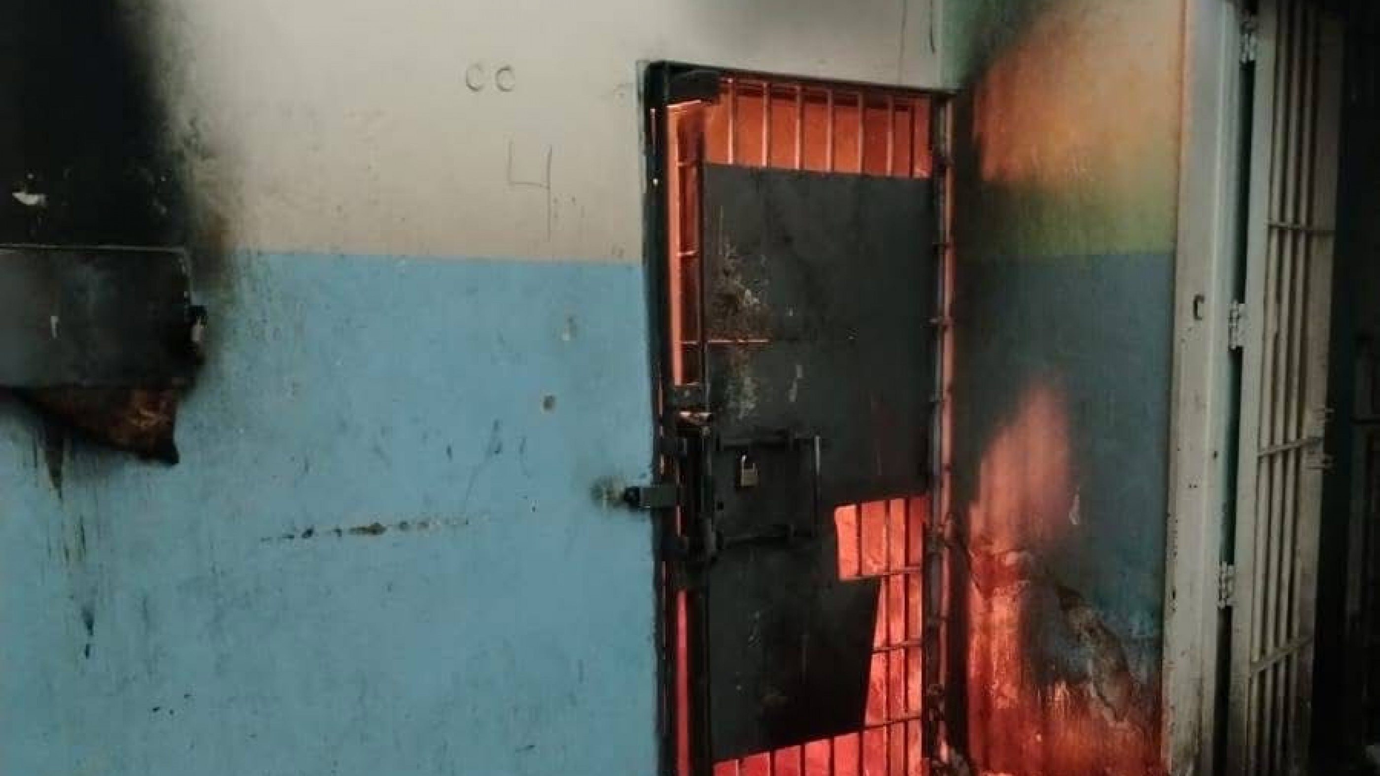 Incendio en la alcaidía de Trelew: tensión y fuerte operativo en el pabellón 4