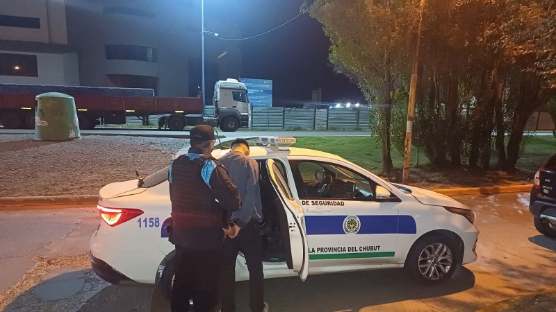 Borracho, agresivo y a los gritos en un edificio: terminó demorado en pleno centro