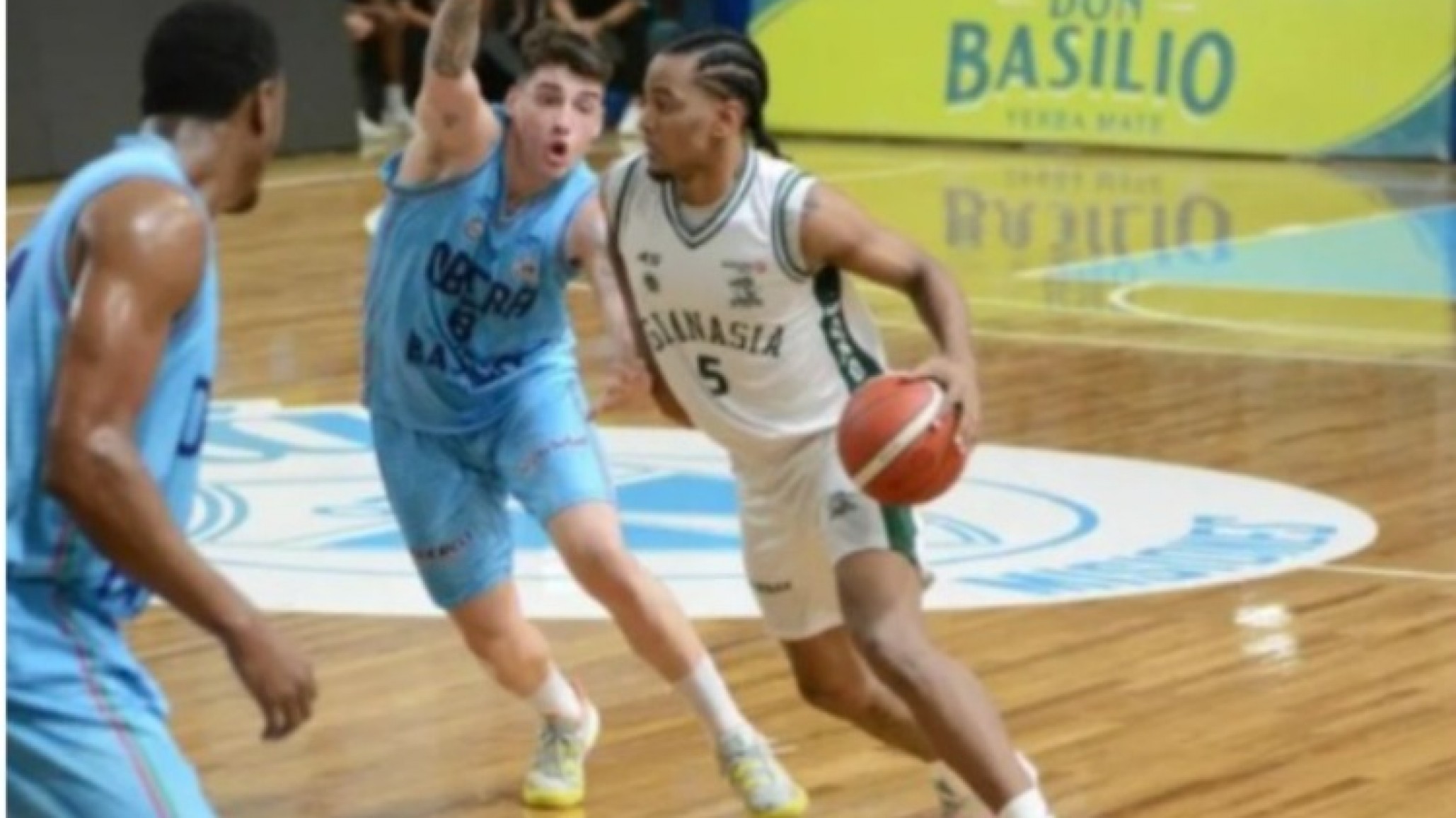 Gimnasia juega un partidazo en Misiones: empataron en 77 y van al suplementario