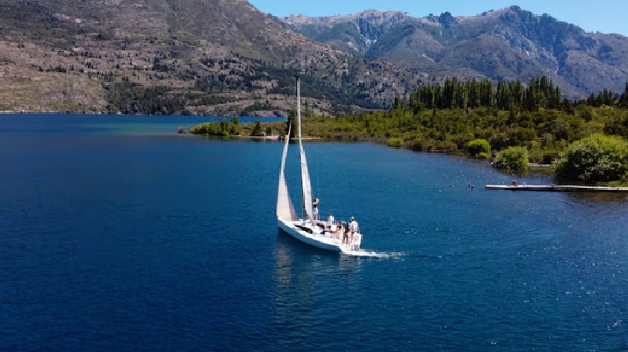 Lago Epuyén: volcó un velero dejando desaparecidos y heridos por hipotermia