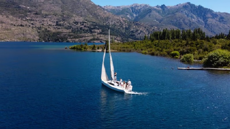 Lago Epuyén: volcó un velero dejando desaparecidos y heridos por hipotermia