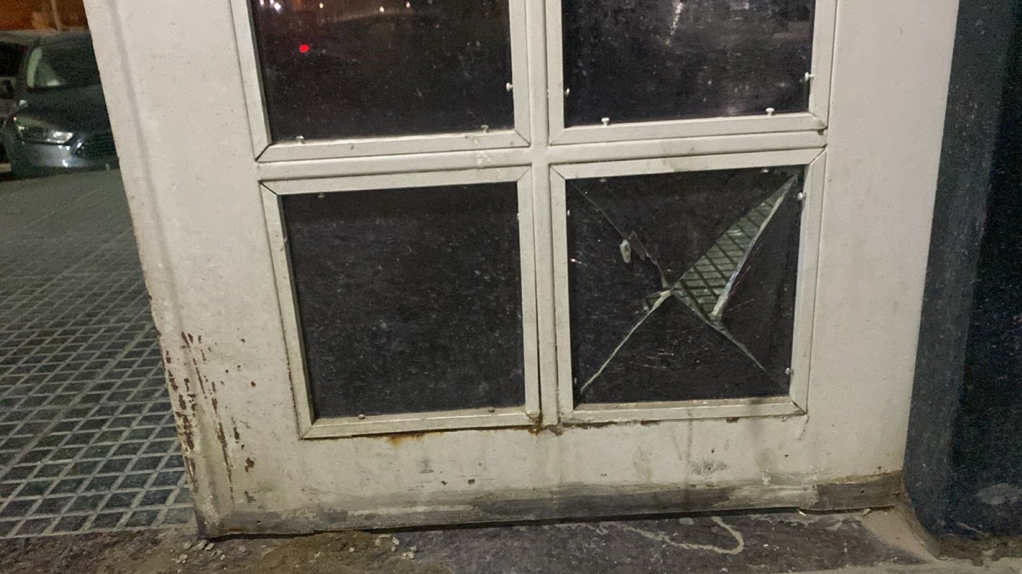 Comodoro Rivadavia: detenido por atacar una comisaría y romper el vidrio de ingreso