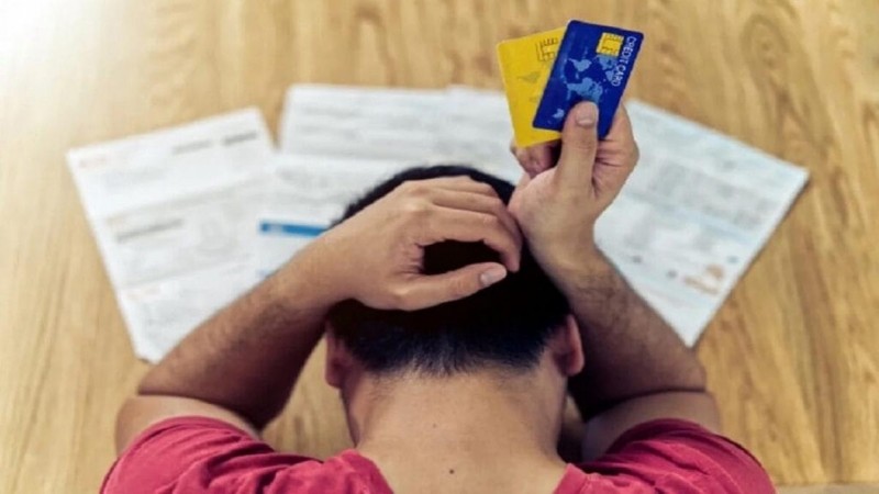 "Se endeudan para comer": buscan frenar las tasas de las tarjetas en el Congreso