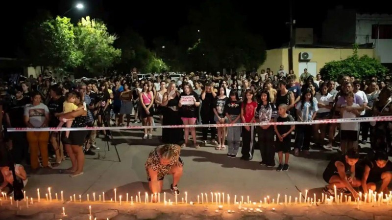 Dolor en San Cristóbal: emotivo homenaje a Ian Cabrera frente a la escuela