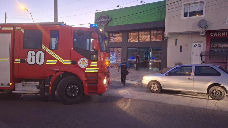Bomberos controlaron un incendio en una panadería