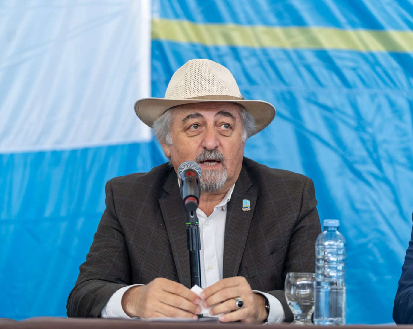 Othar Macharashvili habló sobre el transporte, Camuzzi y Cerro Hermitte: "Estamos trabajando para dar soluciones a las familias"