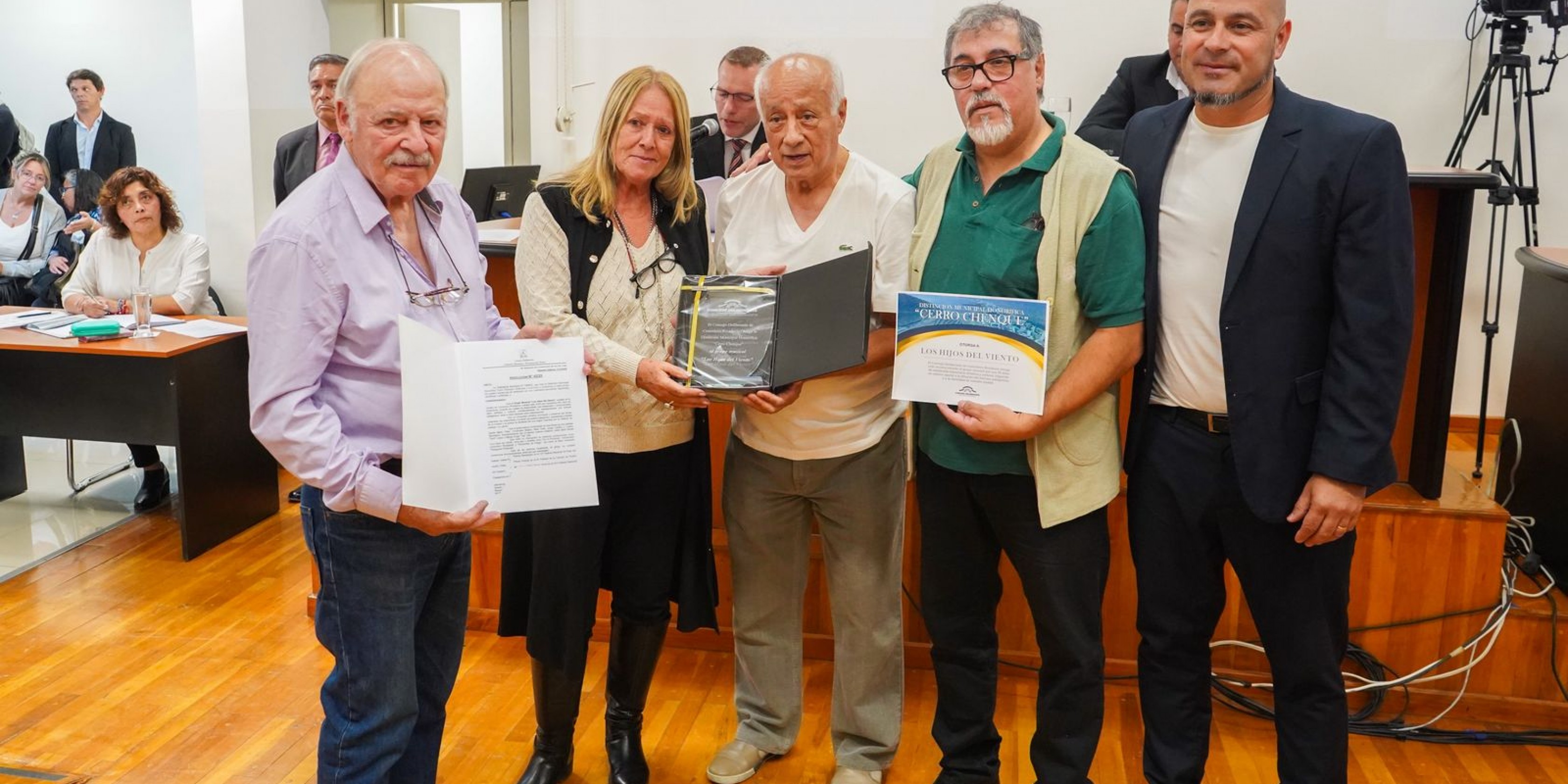 El Concejo entregó distinciones "Cerro Chenque" y "Quilimbai" a destacadas personalidades de la ciudad