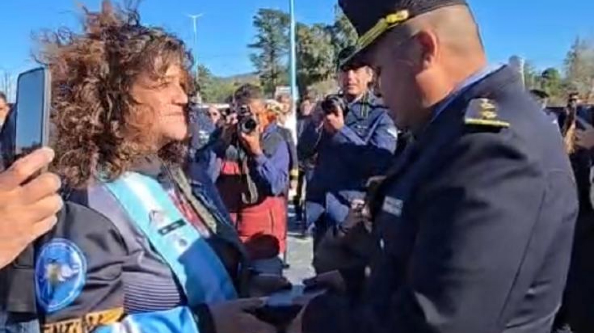 Recuperó la medalla de honor robada de su esposo veterano: "Un pedacito de él volvió a casa"