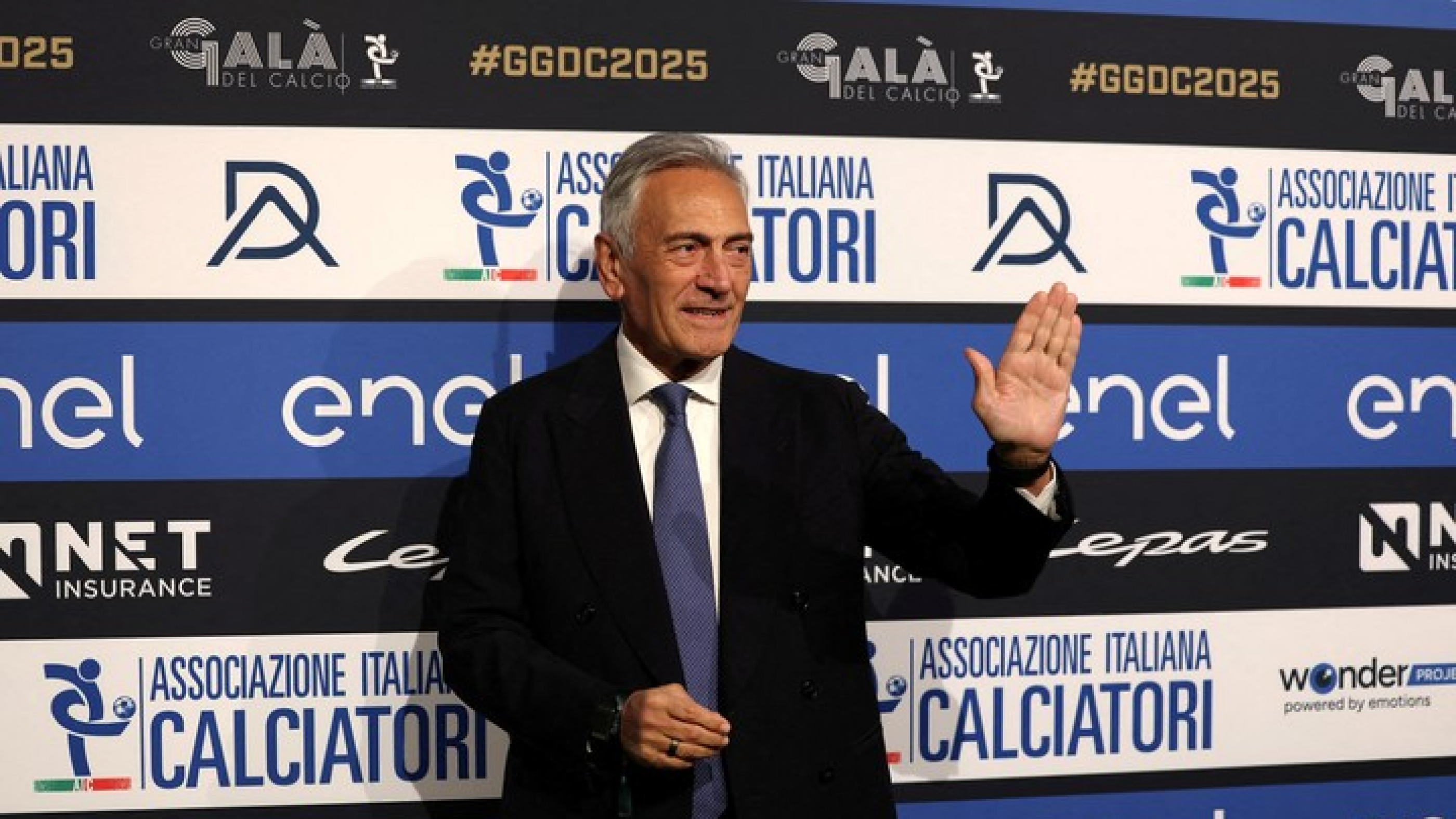 Tras quedar fuera del Mundial, renunció el presidente del fútbol italiano
