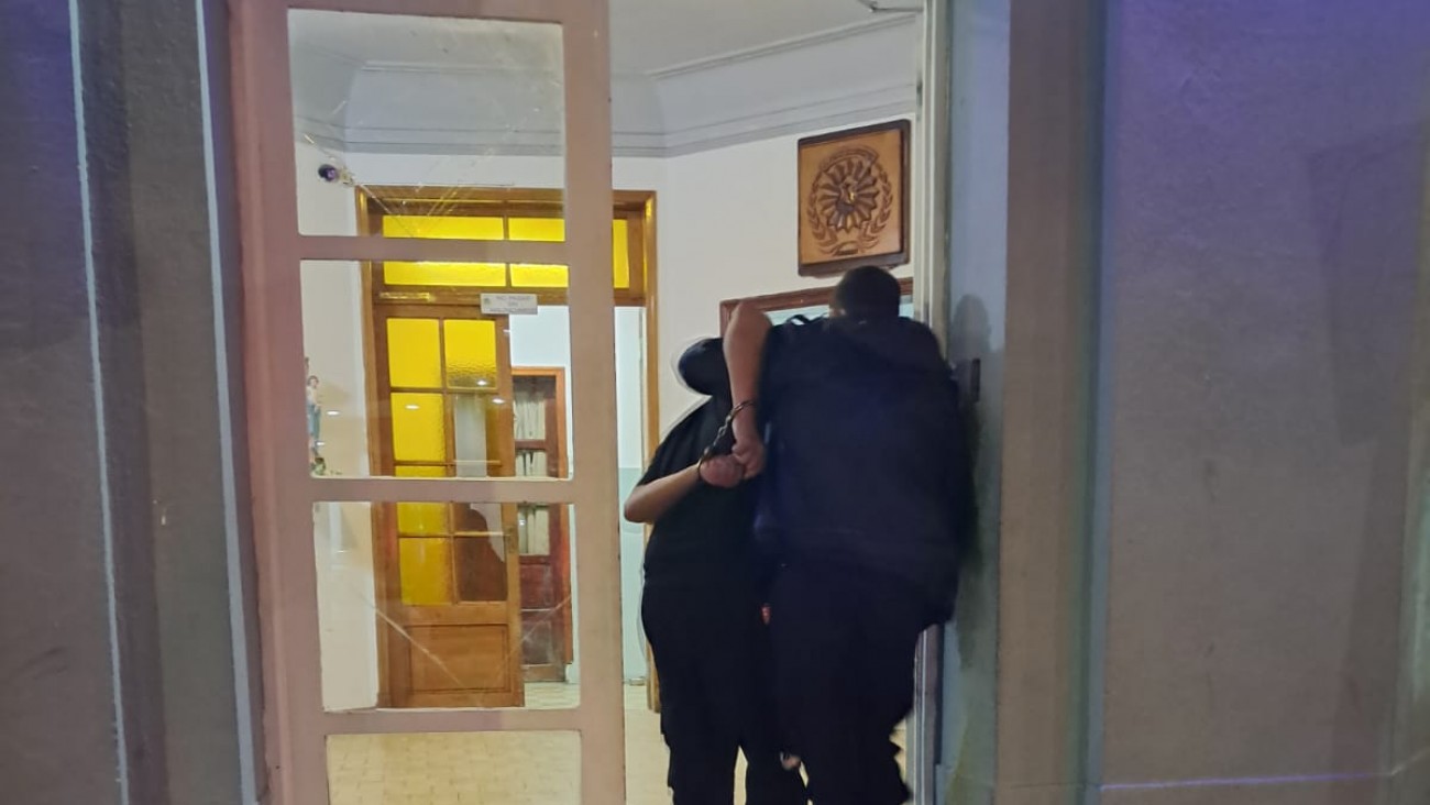 Demoraron a un joven borracho por provocar disturbios a la salida de un boliche