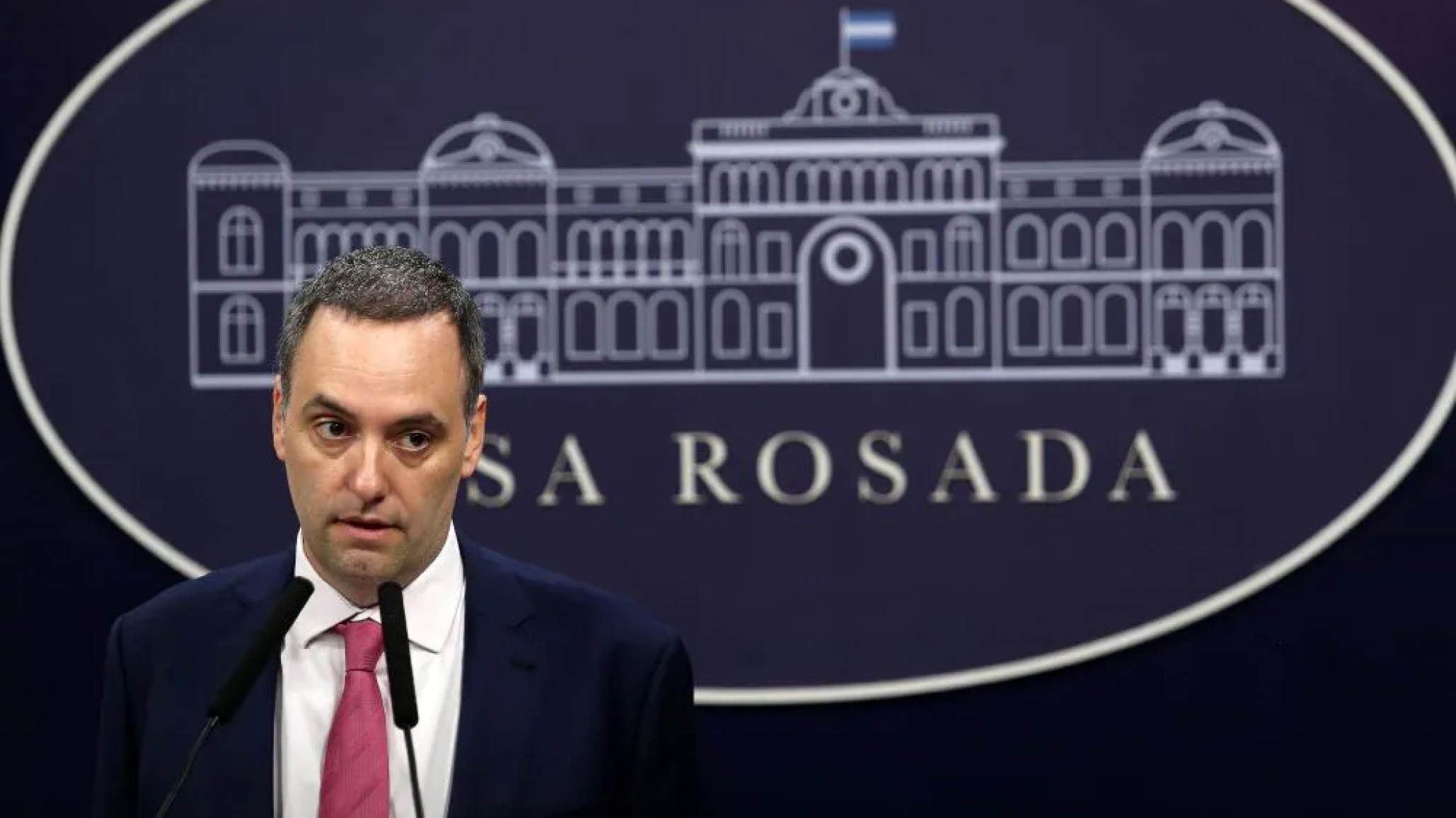 Adorni contrató a un abogado para su defensa en medio de las causas