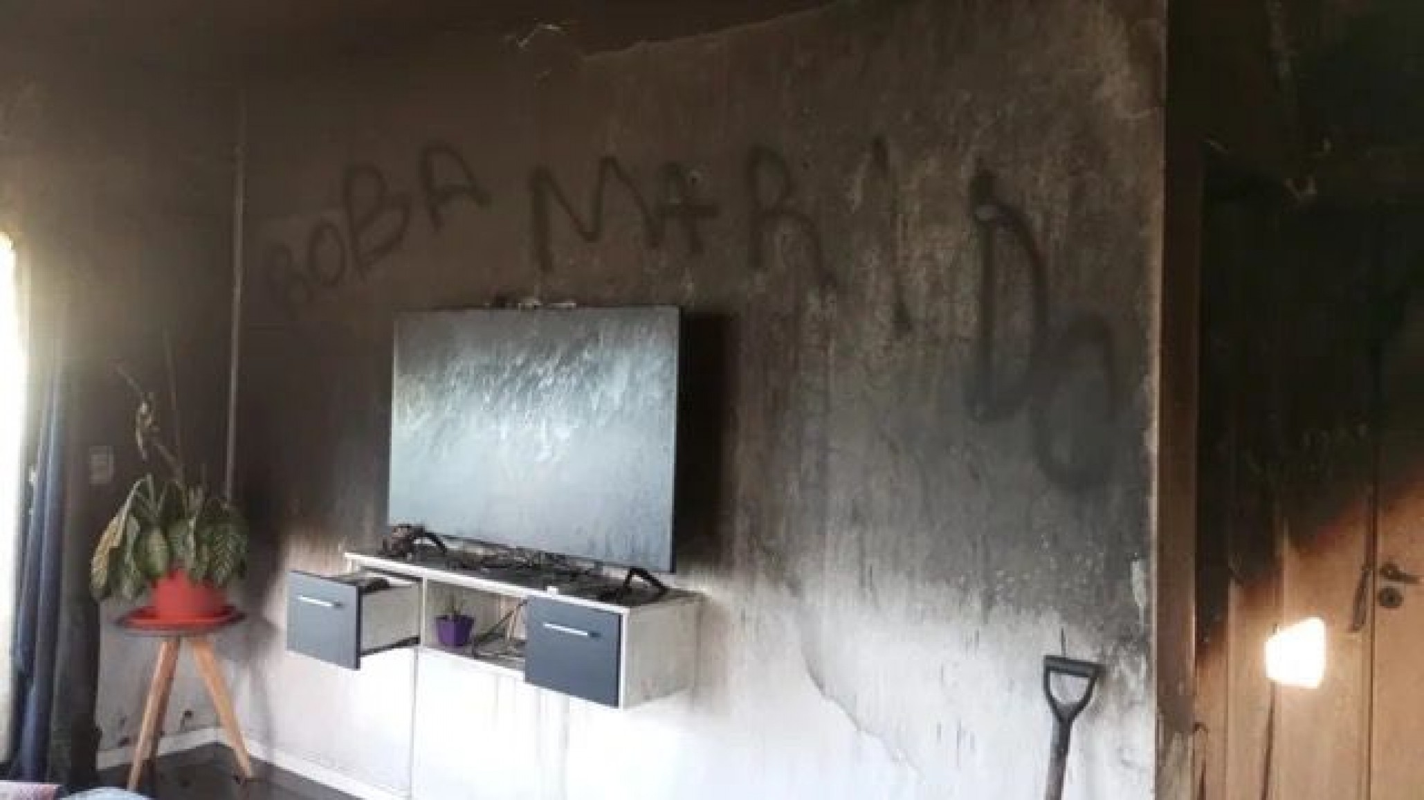 "Roba marido": incendiaron una casa con un claro mensaje y murió una mascota