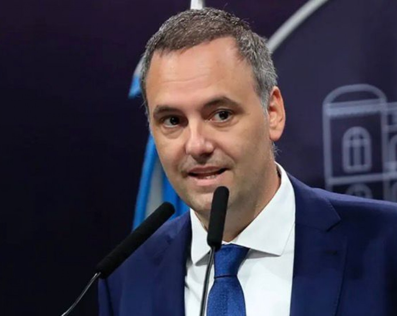 Adorni y su "milagro económico": apareció otra jubilada que le prestó US$ 100 mil y ya son tres jubiladas por un total de US$ 300 mil