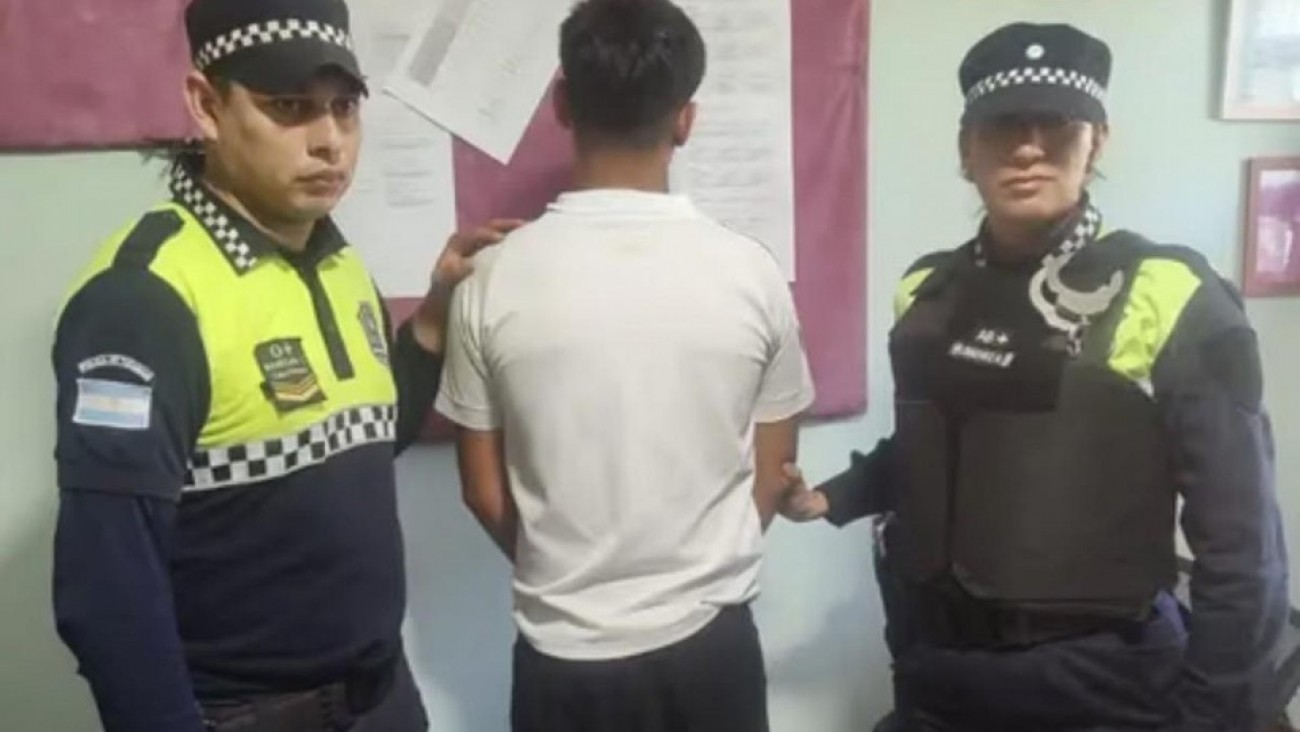Vieron el revólver en plena clase de Biología y avisaron a la directora: detuvieron a un alumno de 17 años en Tucumán