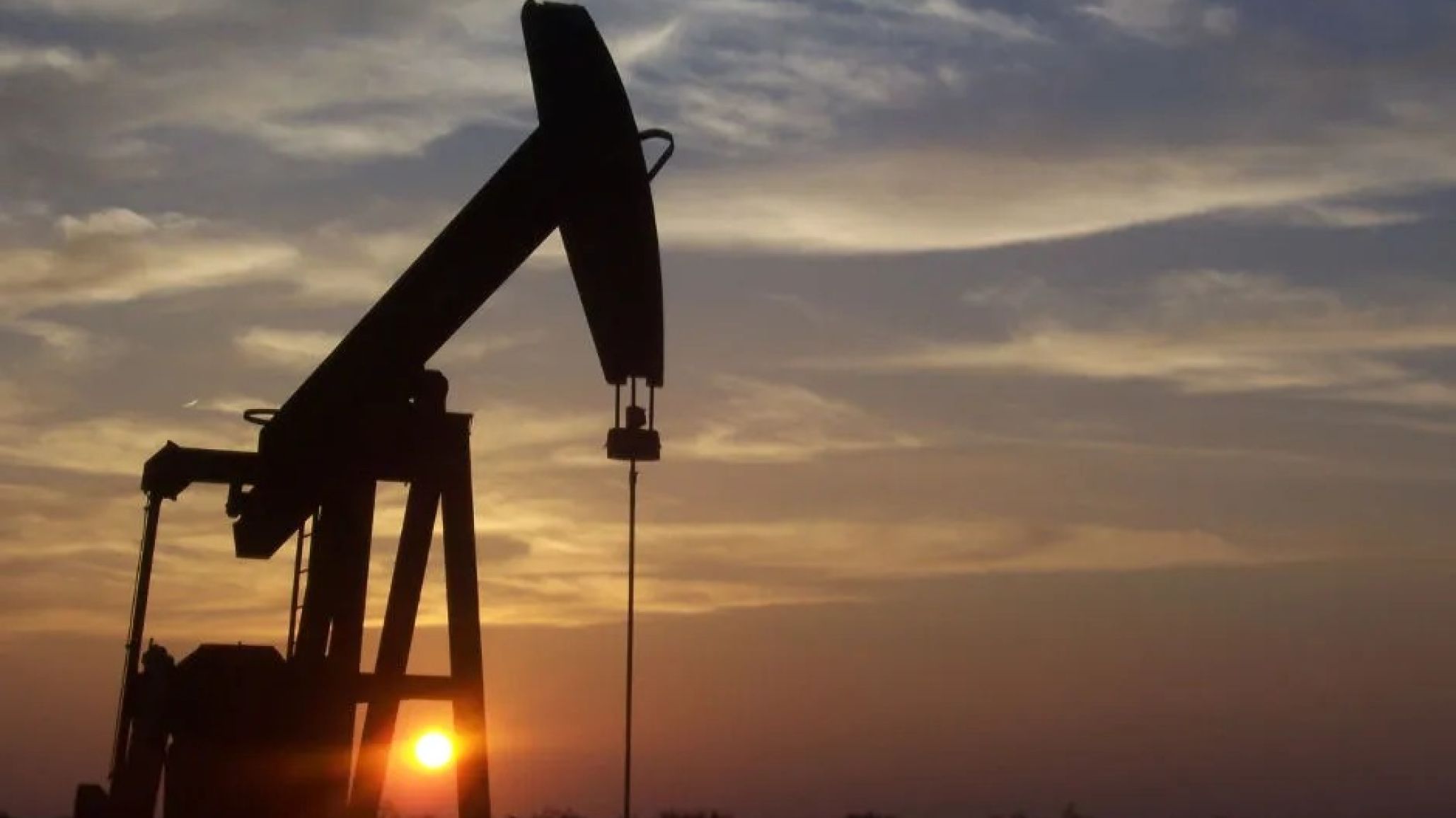 El crudo se desploma y golpea a Chubut: cómo la crisis en Medio Oriente hunde las regalías petroleras