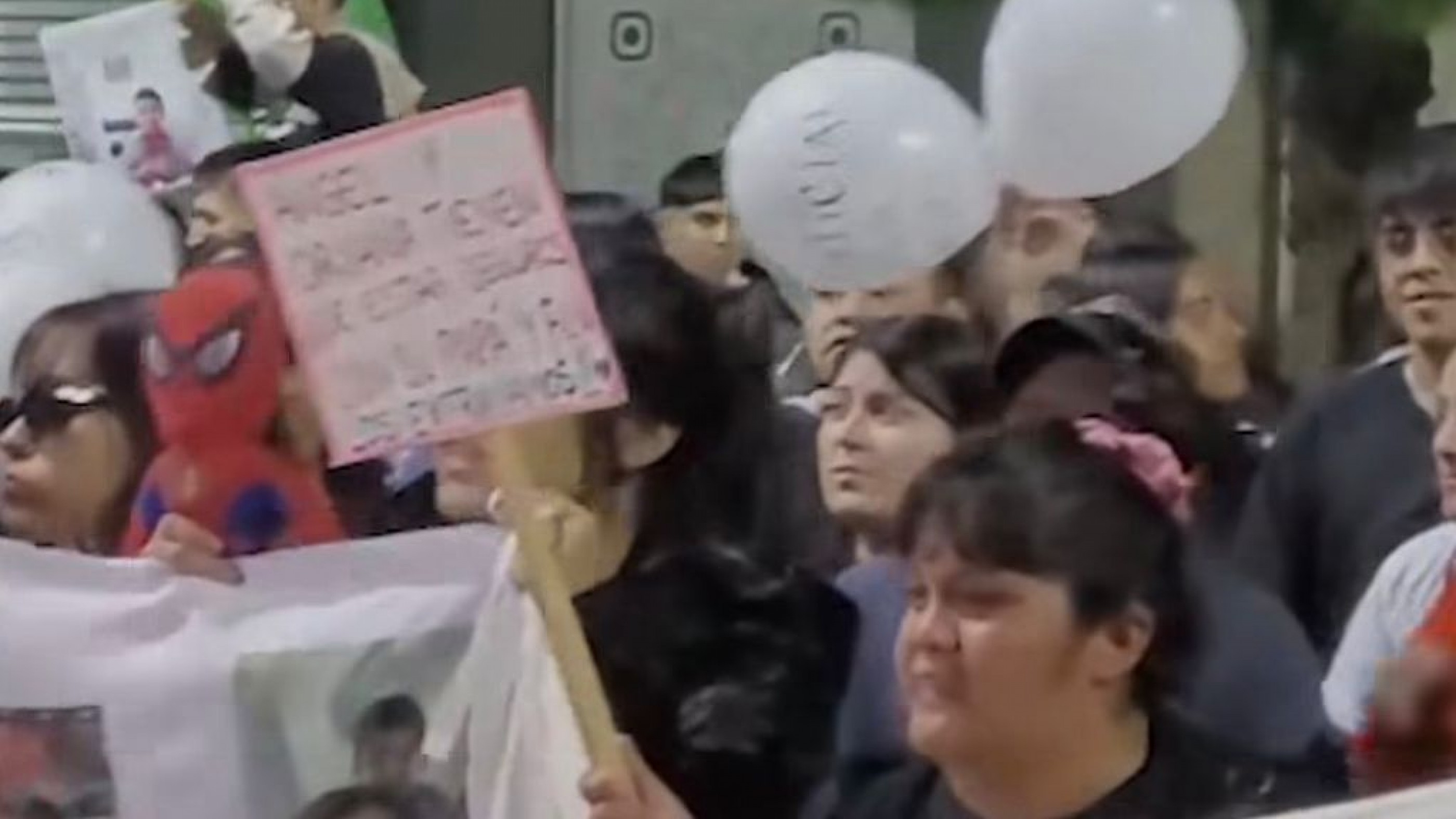 Fuerte protesta frente a Fiscalía en Comodoro por el caso de Ángel