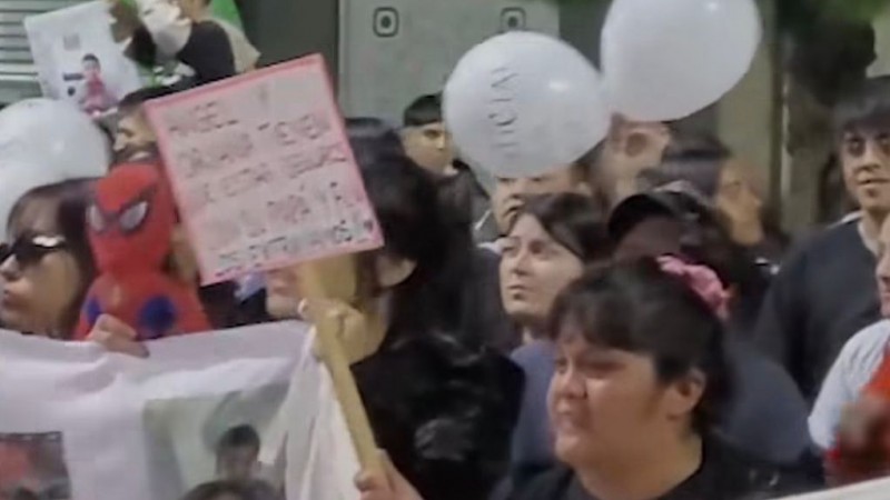 Fuerte protesta frente a Fiscalía en Comodoro por el caso de Ángel