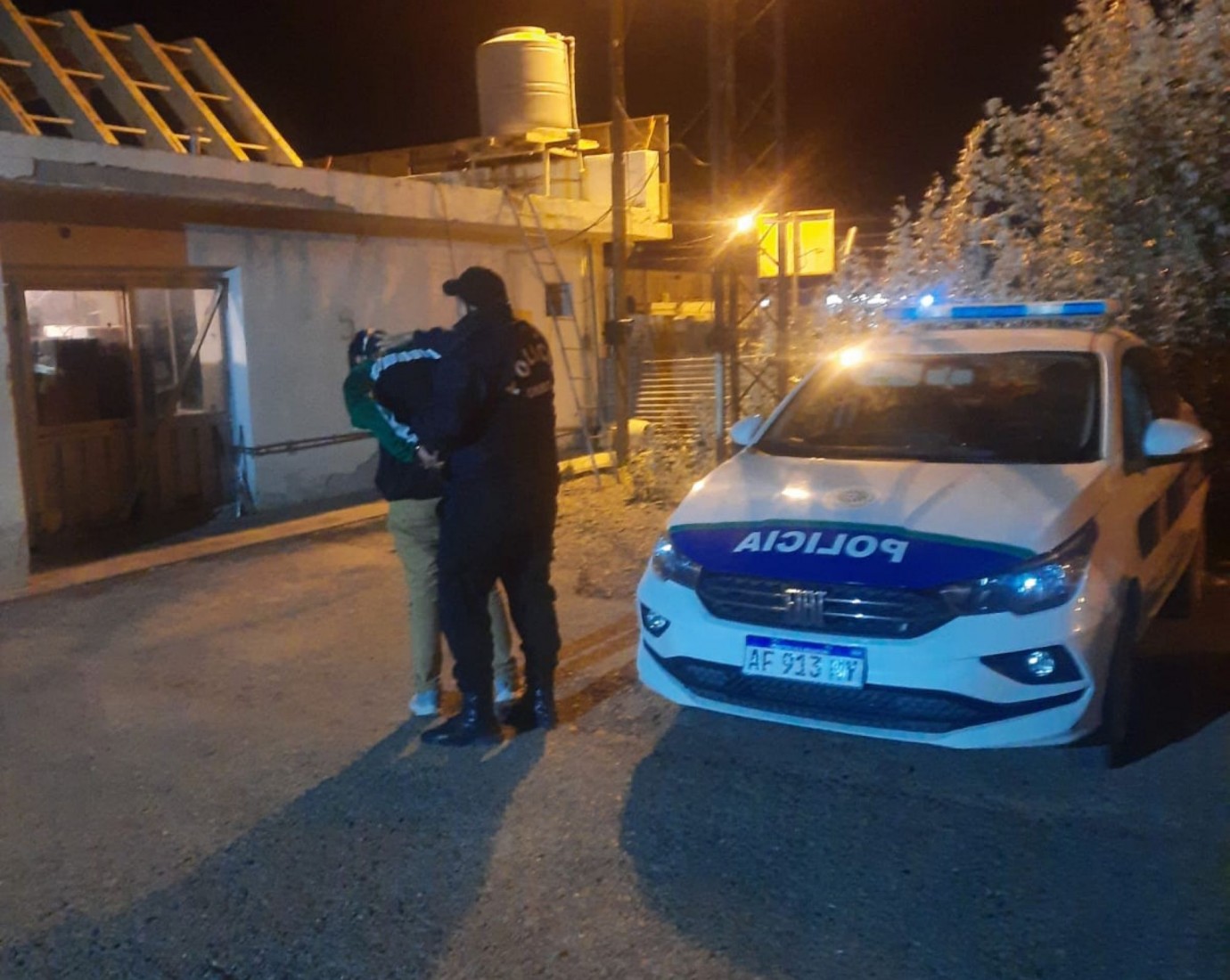 Comodoro Rivadavia: demoran a un hombre ebrio que causaba disturbios y llevaba un cuchillo en Km 8