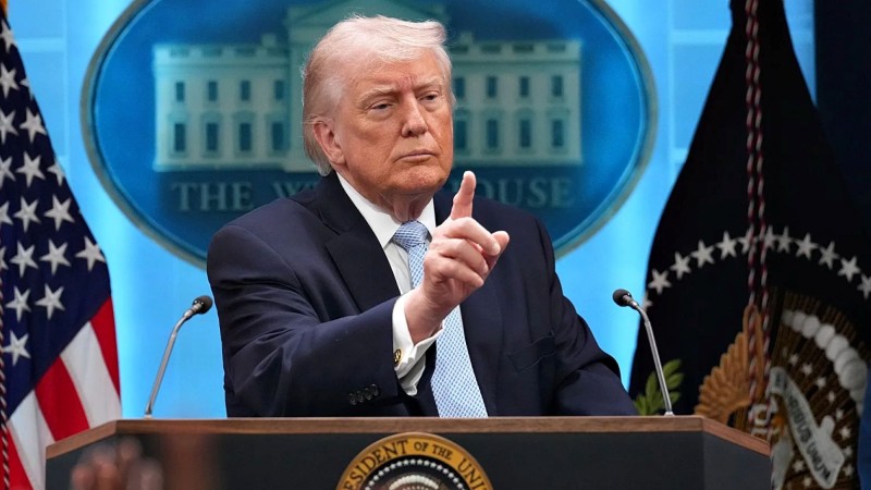 Trump anunció que EE.UU. también bloqueará el estrecho de Ormuz: "¡Cualquier iraní que nos dispare será destruido!"