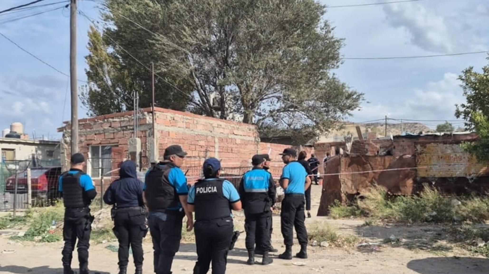 De las botellas al horror: El macabro hallazgo de un hombre asesinado tras una 'juntada' en Madryn
