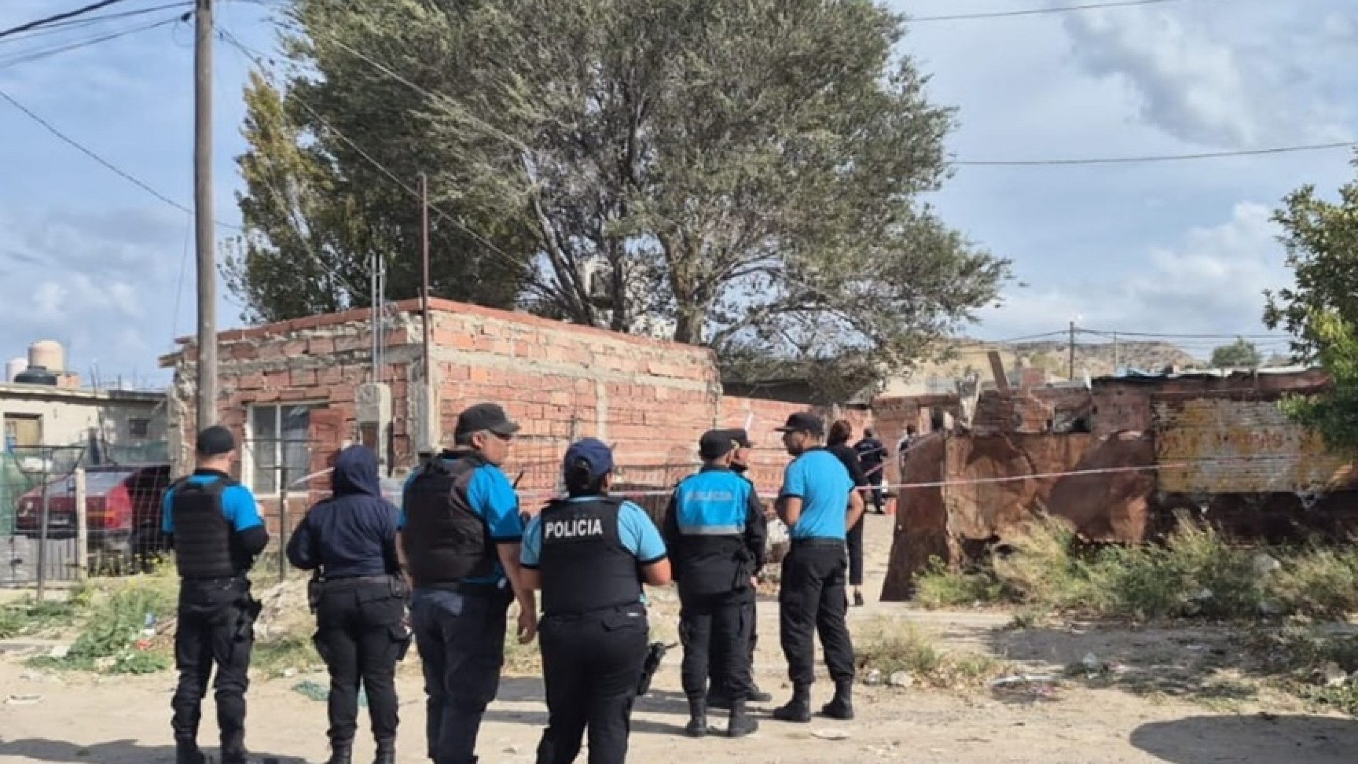 De las botellas al horror: El macabro hallazgo de un hombre asesinado tras una 'juntada' en Madryn