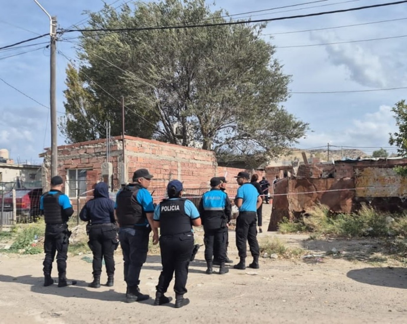 De las botellas al horror: El macabro hallazgo de un hombre asesinado tras una 'juntada' en Madryn