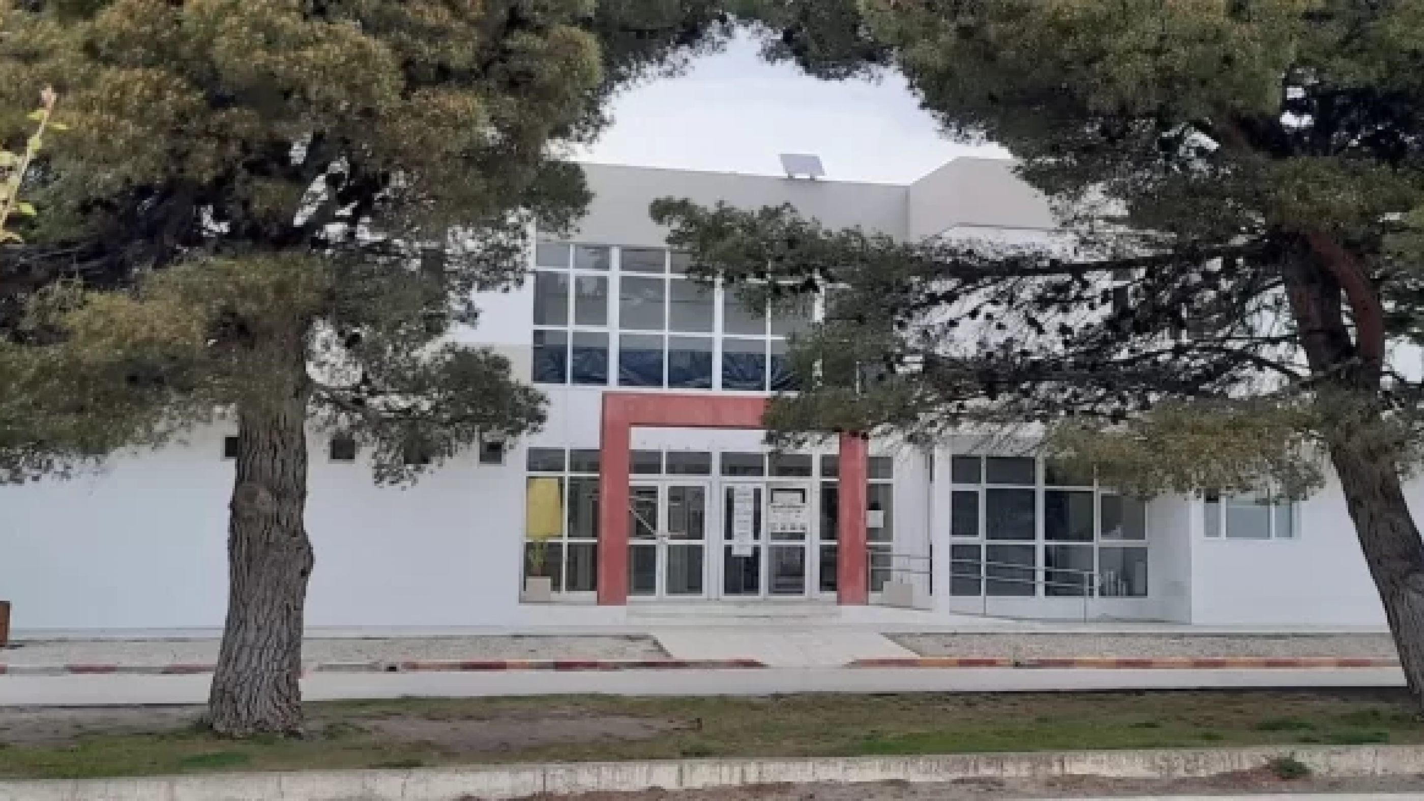 Crisis en el hospital de Sarmiento: tres médicos atienden hasta 70 pacientes por día