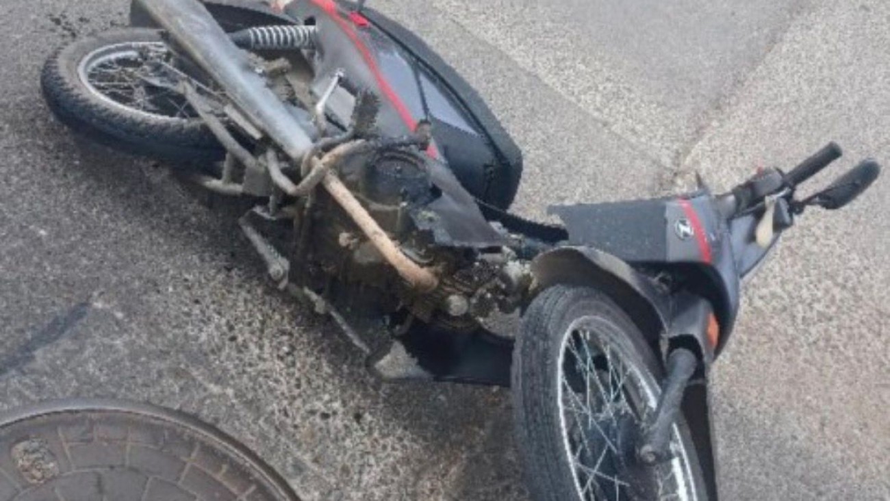 Otro delivery atropellado en Comodoro: se tiró de la moto para evitar un impacto mayor