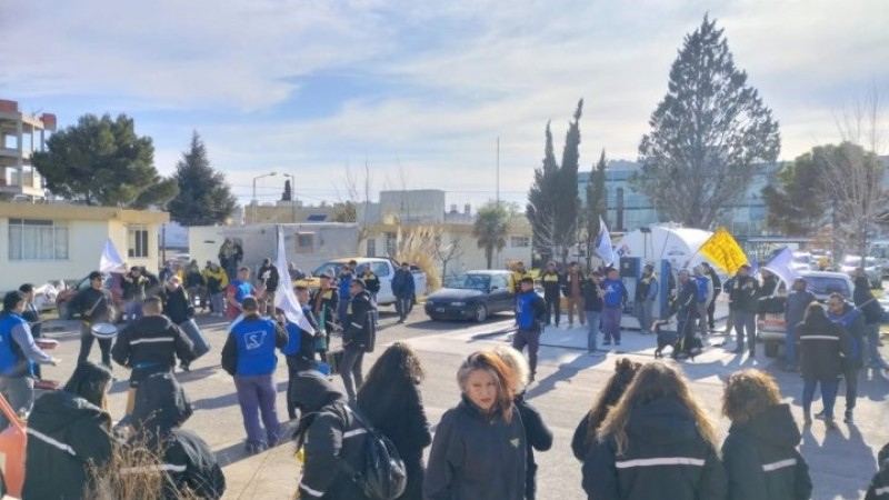 "Es probable un paro el lunes": Vialidad Provincial inició retención de servicios por reclamo salarial