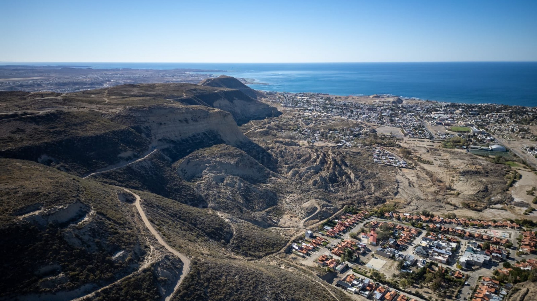 Comodoro: Finalizan el camino de acceso al cerro Hermitte y preparan el sellado de grietas