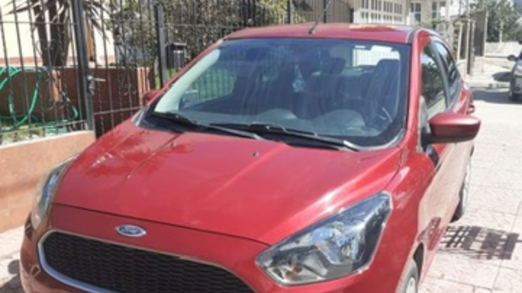 Robaron un auto en pleno centro durante la madrugada y piden ayuda para encontrarlo