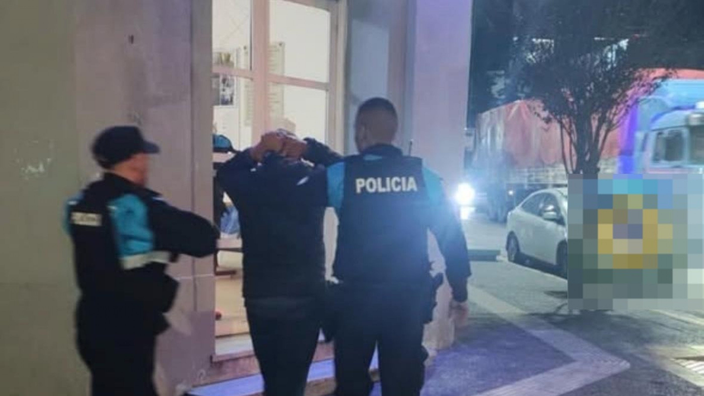 Detuvieron a dos hombres por robar en el predio de un supermercado en Comodoro